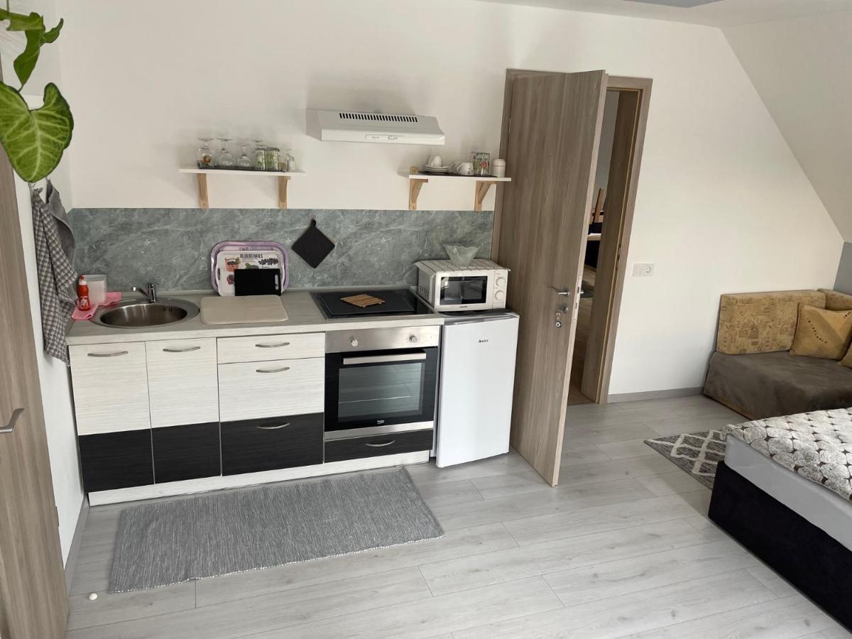 Jasmin Apartment House Vonyarcvashegy Exterior foto